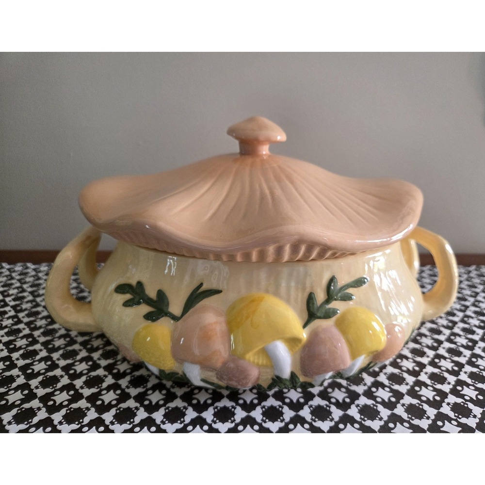 Vintage Arnels Mold Mushroom Covered Casserole Dish 1970's